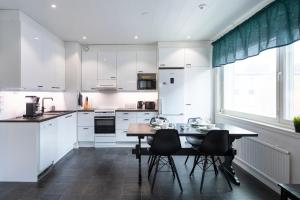Modern Arctic Home - Free Parking and Fast Wifi