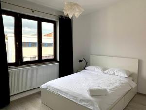 Chic City-Center Apartment, Quiet Pedestrian Lane