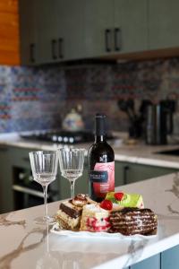 Peaceful 10-Guest Cottage in Beautiful Koka