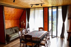 Peaceful 10-Guest Cottage in Beautiful Koka