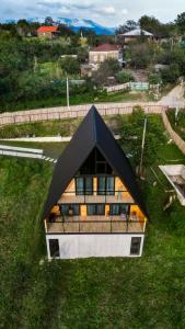 Peaceful 10-Guest Cottage in Beautiful Koka