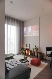 A Home Hanoi Apartment for rent 50m2 1BR City n Park Views