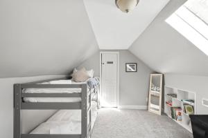 Pet-Friendly Family Home Near DC Sleeps 16