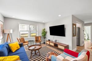 Pet-Friendly Family Home Near DC Sleeps 16