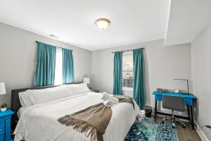 Pet-Friendly Family Home Near DC Sleeps 16