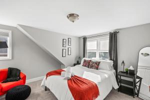 Pet-Friendly Family Home Near DC Sleeps 16