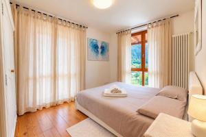 Appartamento fronte lago con terrazzo e garage a Molveno