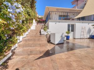 Luxury Sea View Home with Pool 5 Min to Beach
