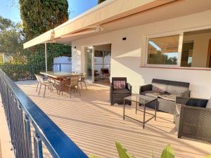 Luxury Sea View Home with Pool 5 Min to Beach