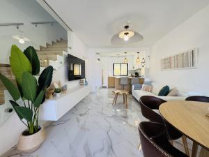Oasis Beach Home Meloneras with Jacuzzi