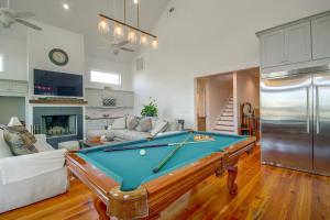 Play & Unwind! Pass Christian Home < 1 Mi to Gulf