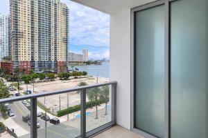 Brickell Modern and Sylish 1BR wFree Parking!