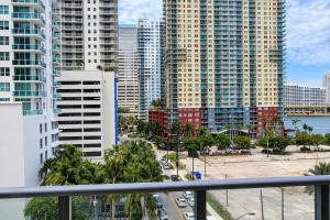 Brickell Modern and Sylish 1BR wFree Parking!