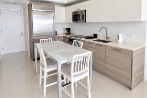 Brickell Modern and Sylish 1BR wFree Parking!