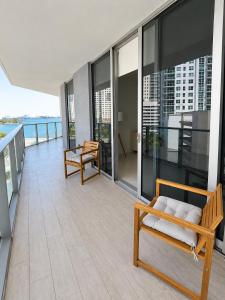 Brickell Modern and Sylish 1BR wFree Parking!