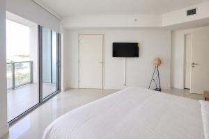 Brickell Modern and Sylish 1BR wFree Parking!
