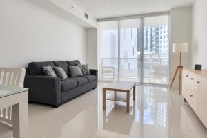 Brickell Modern and Sylish 1BR wFree Parking!