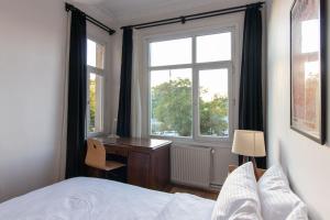 Historical & Spacious 4BR Flat by Seaside w AC