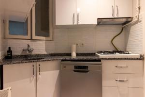 Historical & Spacious 4BR Flat by Seaside w AC