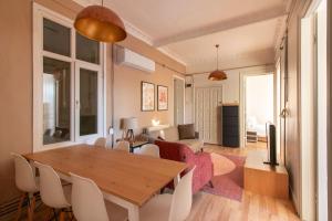 Historical & Spacious 4BR Flat by Seaside w AC