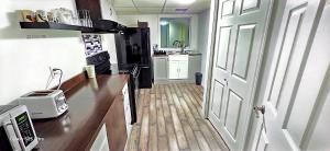 2 Basement suite for 8 people - shared entry