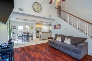 Charming Home, Game Room, Mins to Airport, Broadway