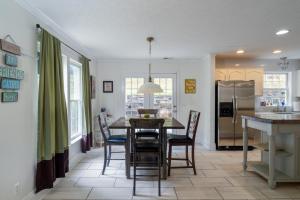 Charming Home, Game Room, Mins to Airport, Broadway