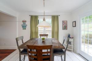 Charming Home, Game Room, Mins to Airport, Broadway