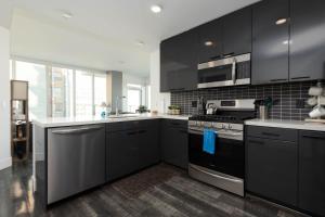Central 3BR City View Residence Pool Rooftop Deck