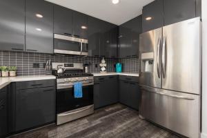 Central 3BR City View Residence Pool Rooftop Deck