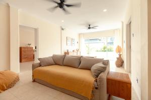 Beautifully Renovated Home 3 Private Ensuites