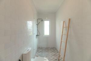 Beautifully Renovated Home 3 Private Ensuites