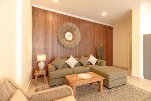 Beautifully Renovated Home 3 Private Ensuites