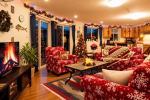 Island Breeze - Experience a Christmas Season Stay, Nov 29 to Dec 29, Hot Tub, BBQ, Beach