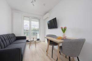 Warsaw Silver Sky Apartments with AC by Noclegi Renters