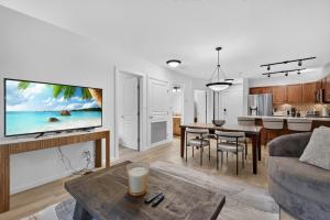Spacious 3 Bd at Playa 220! Pool, 1 Min To Beach!