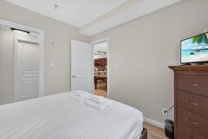 Spacious 3 Bd at Playa 220! Pool, 1 Min To Beach!
