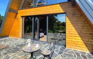 2 Bedroom Beautiful Home In Brodani