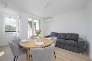 Warsaw Silver Sky Apartments with AC by Noclegi Renters