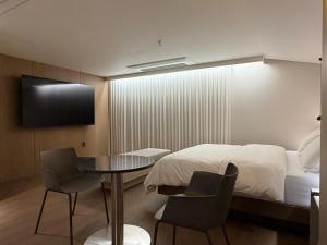 Waltz hotel