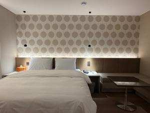 Waltz hotel