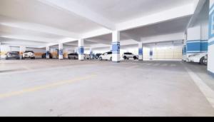 Modern 1BR,Infinity Pool and Gym, Near yaya center