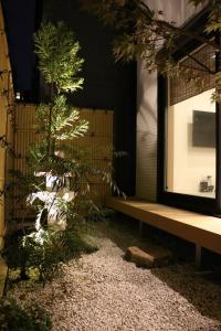 Ziyun , Newly built single family home with garden, 5 minutes to Namba, 4 bedrooms, 3 bathrooms, 3 washbasins, exclusive customized beautiful skin shower, free parking, suitable for family travel