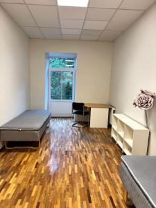 P102 Rooms near City Center close to Kitsekyla Station and A Le Coq Arena