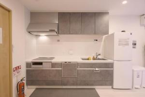 Ziyun , Newly built single family home with garden, 5 minutes to Namba, 4 bedrooms, 3 bathrooms, 3 washbasins, exclusive customized beautiful skin shower, free parking, suitable for family travel