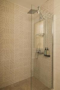 Liberty by halu! - Spacious 3BD in Thessaloniki Center