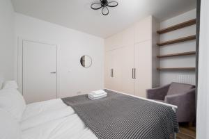 Marymont Superior Apartment by BookingHost