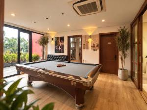 Urban Nest Hostel West Lake Sunset View and Pool
