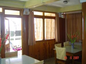Deki Lodge