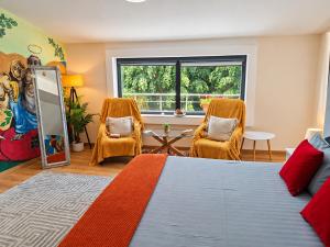 Artistic Loft Panoramic View Top Center